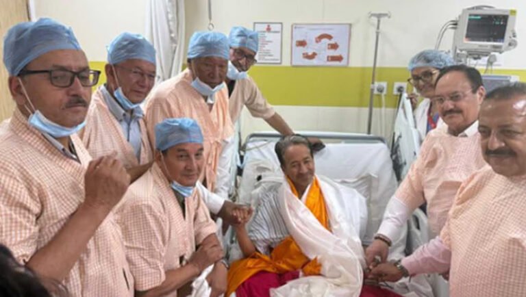 ২৭ দিনের অনশন ভাঙলেন সোনম ওয়াংচুক