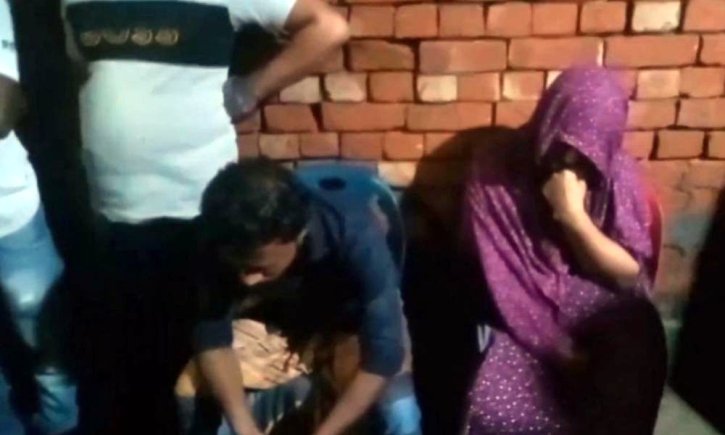 এবার সাতক্ষীরায় গৃহবধূর ঘরে আপত্তিকর অবস্থায় আটক জামায়াত নেতা