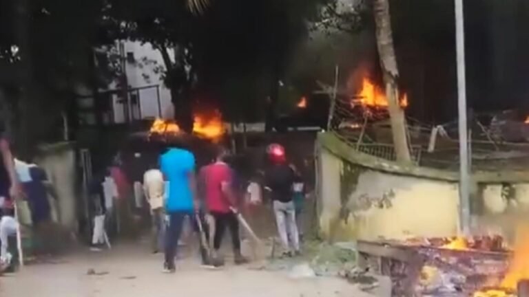 এনায়েতপুরের রক্তাক্ত ৪ আগস্ট: থানায় হামলা, ১৫ পুলিশ সদস্য নিহত; বেঁচে ফেরা সদস্যের কণ্ঠে ‘শেষ বিদায়ের’ বিভীষিকা