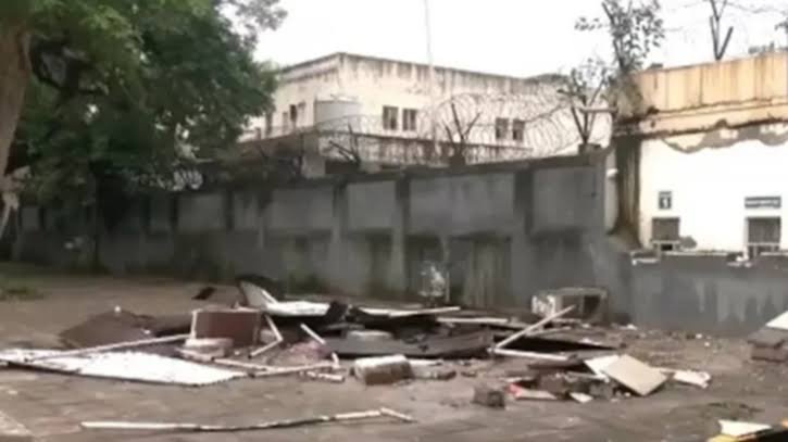 দিল্লিতে পাকিস্তান হাইকমিশনের নিরাপত্তা বেষ্টনী গুঁড়িয়ে দিল ভারত