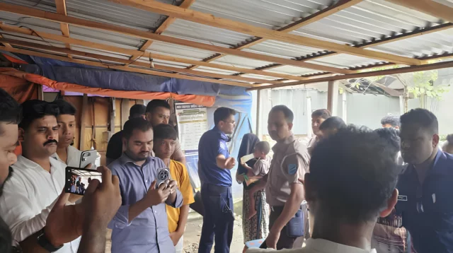 দুই সন্তানের সামনে ধর্ষণ: সন্তানদের নিয়ে চলন্ত গাড়ির নিচে ঝাঁপ মায়ের