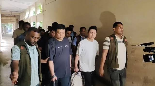 কক্সবাজারে প্রায় দুই হাজার আইফোনসহ ৬ চীনা নাগরিক গ্রেপ্তার