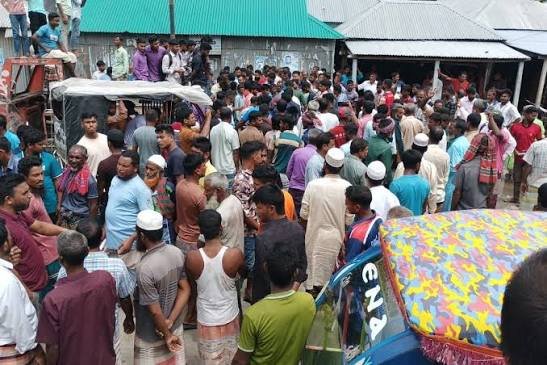 সার নেই কৃষকের হাতে, গুদামে মজুদ; ভূরুঙ্গামারীতে বিক্ষোভ-সড়ক অবরোধে উত্তাল জনপদ