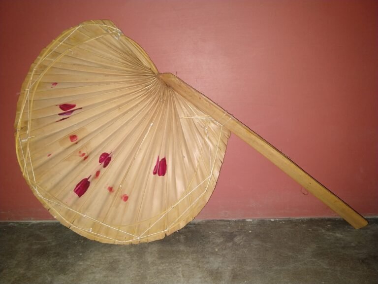 লোডশেডিংয়ে ফিরল গ্রামবাংলার পুরোনো ঐতিহ্য